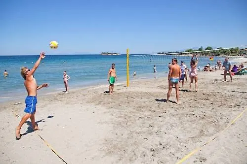 Club Tarhan منتجع